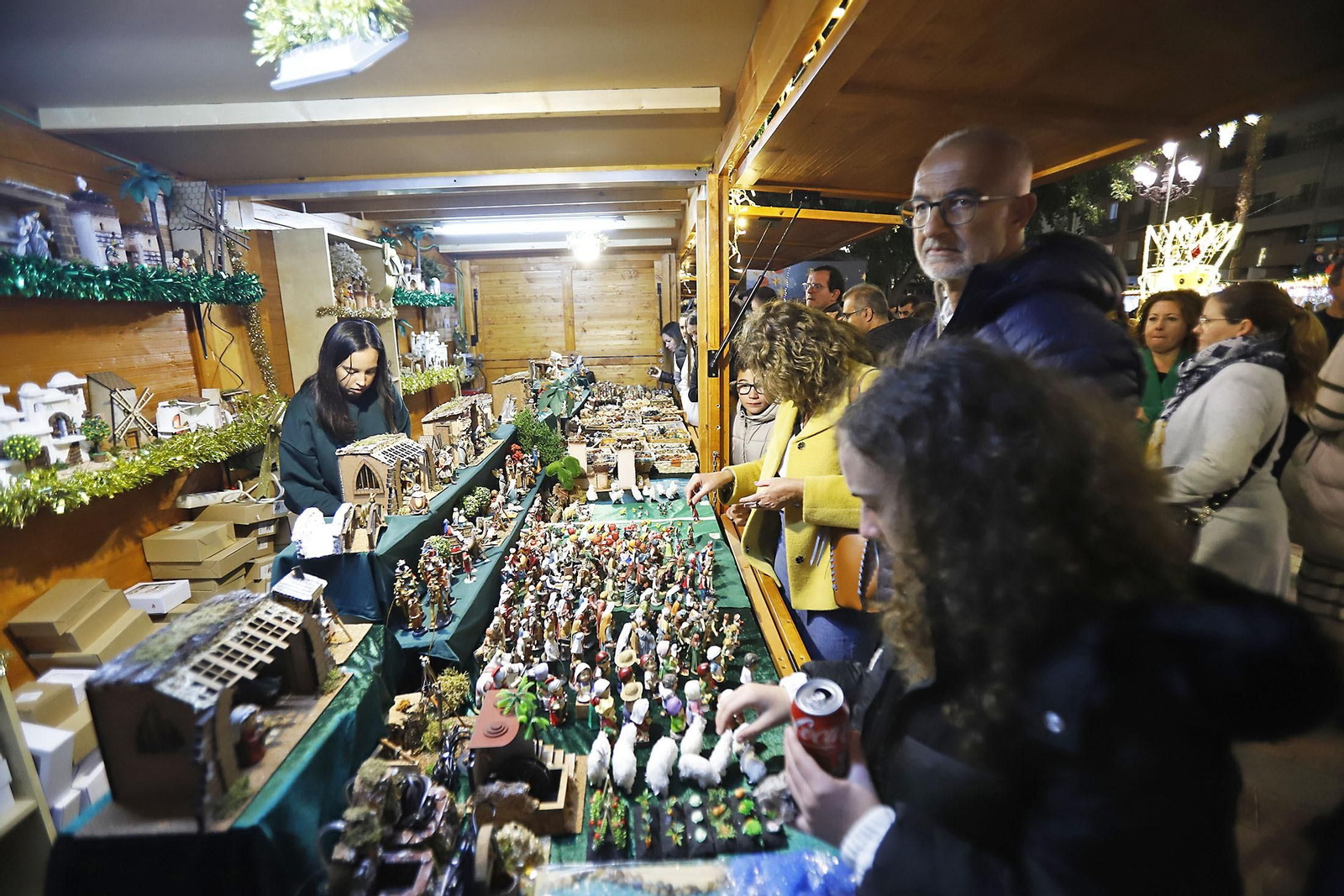 Imágenes del mercado navideño de la Plaza de las Monjas