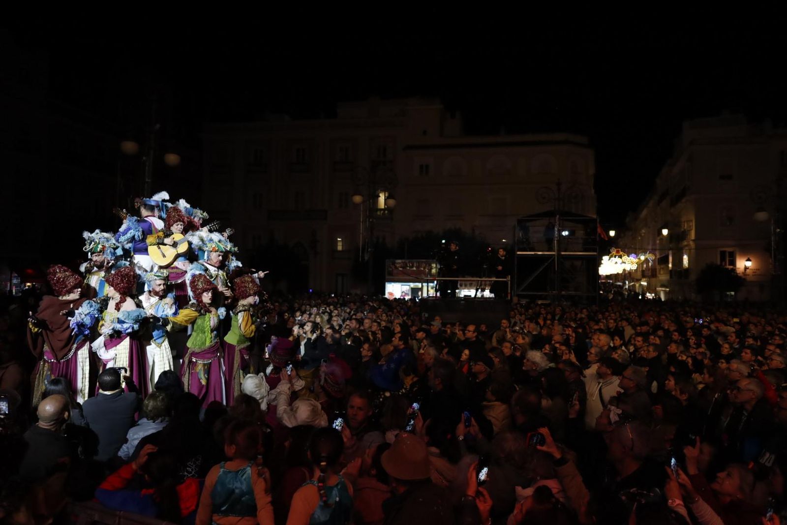 Cortejo, acto y quema del Dios Momo del Carnaval de Cádiz 2026