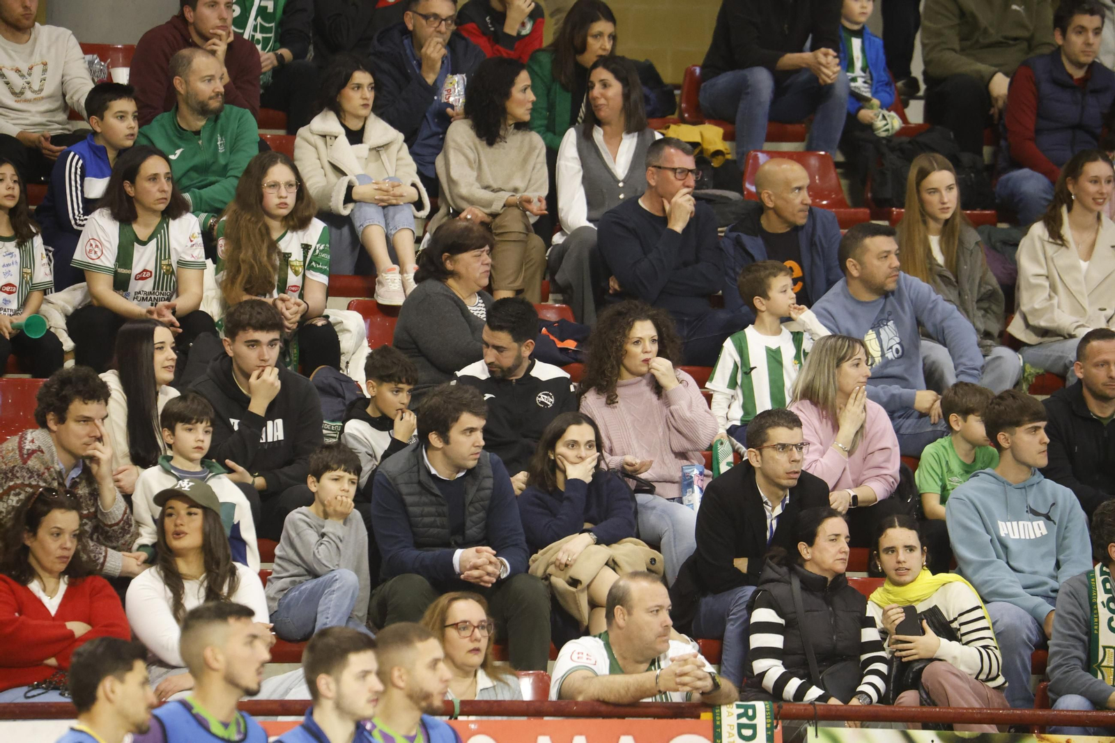 Las mejores fotos del ambiente en Vista Alegre para el Córdoba Futsal - Palma.