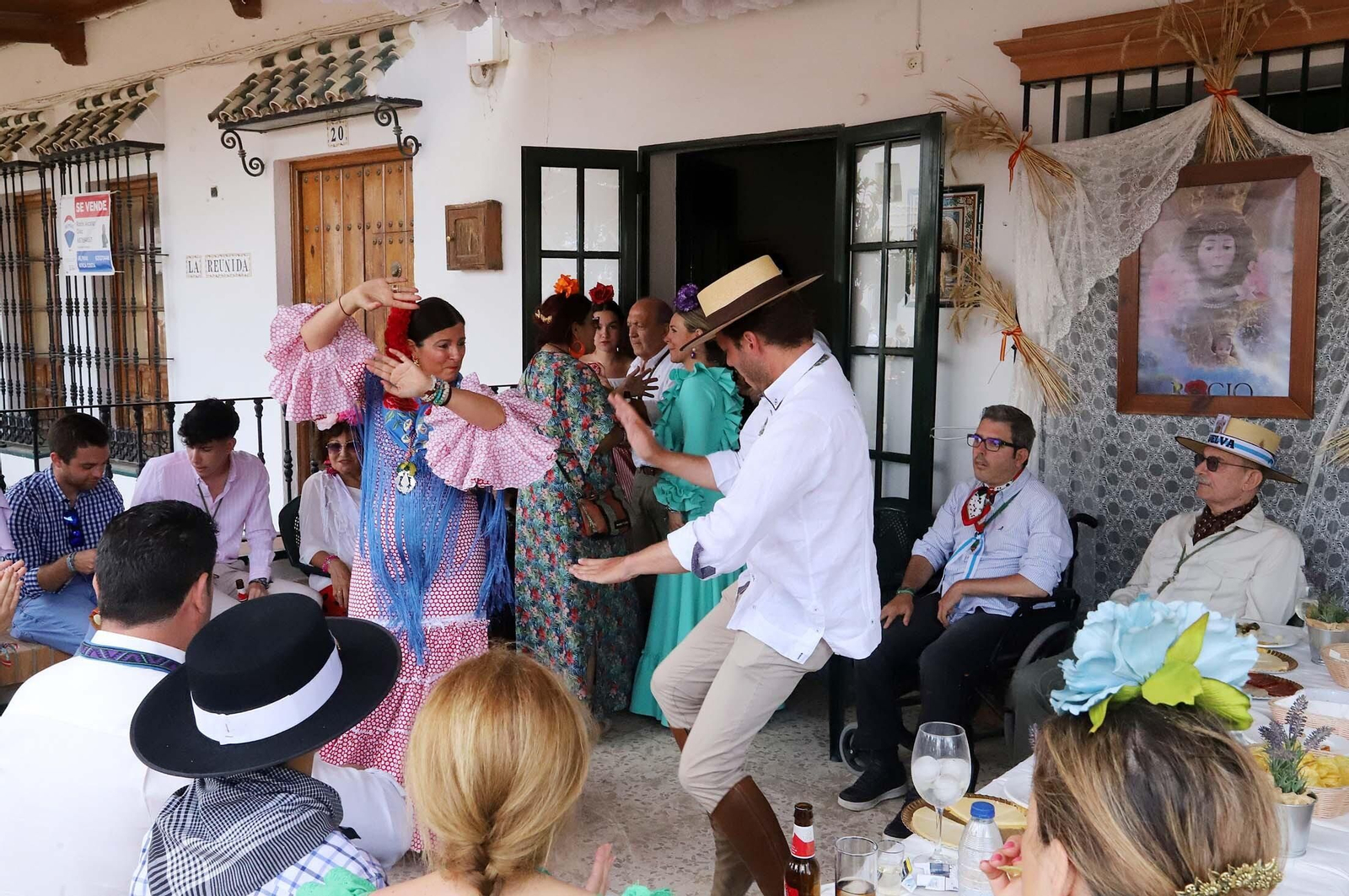 Imágenes del ambiente El Rocío y en Casas de Hermandades