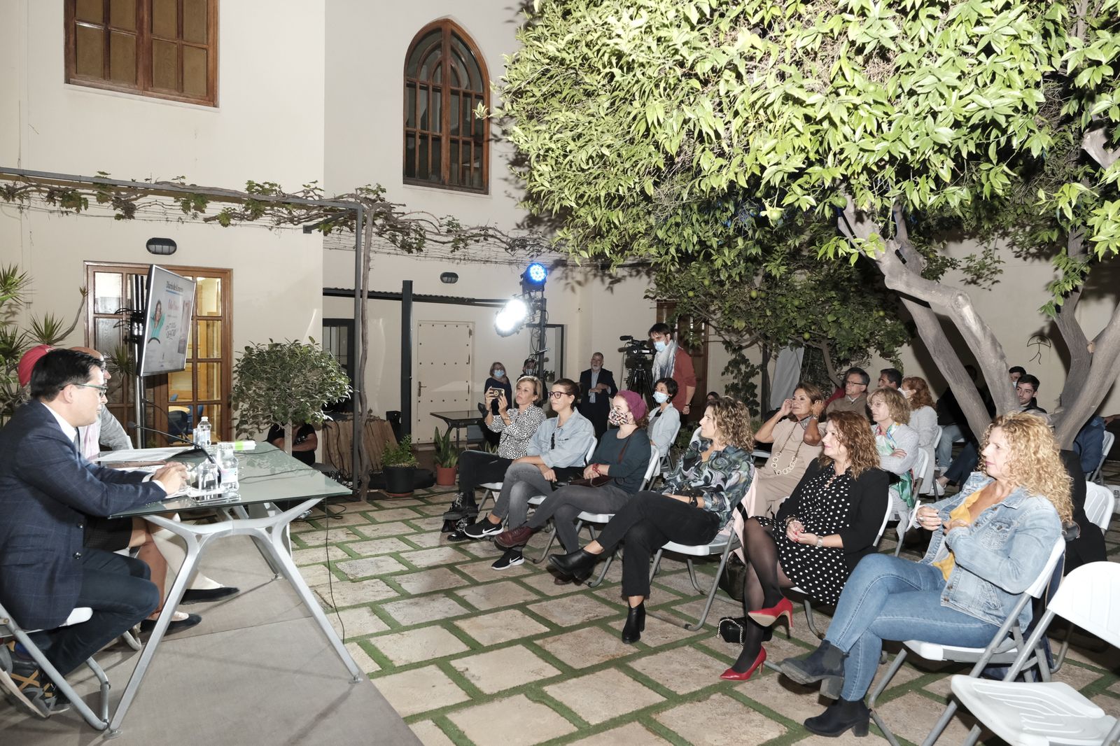 Presentación del libro 'Con todos dentro', de Celia Blanco