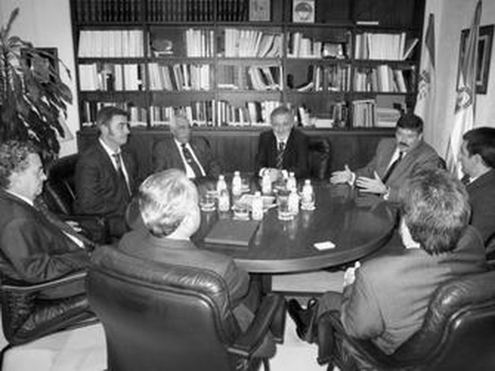 La representación de los prácticos junto a los responsables de la APBA.