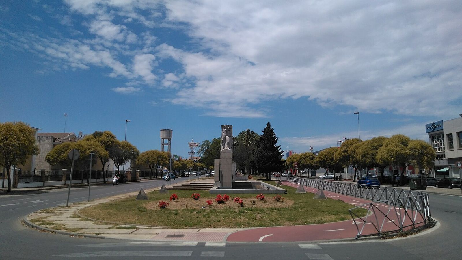 Monumento 'Al Arrumbador', de Francisco Pinto Berraquero en avenida Europa.