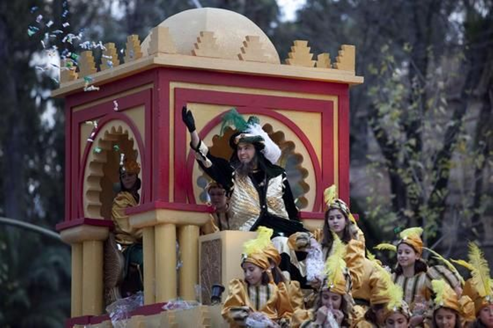 El concejal popular, Vicente Flores, ha sido el encargado de representar al Gran Visir para anunciar la esperada llegada de los Reyes Magos de Oriente.

Foto: Jaime Martínez