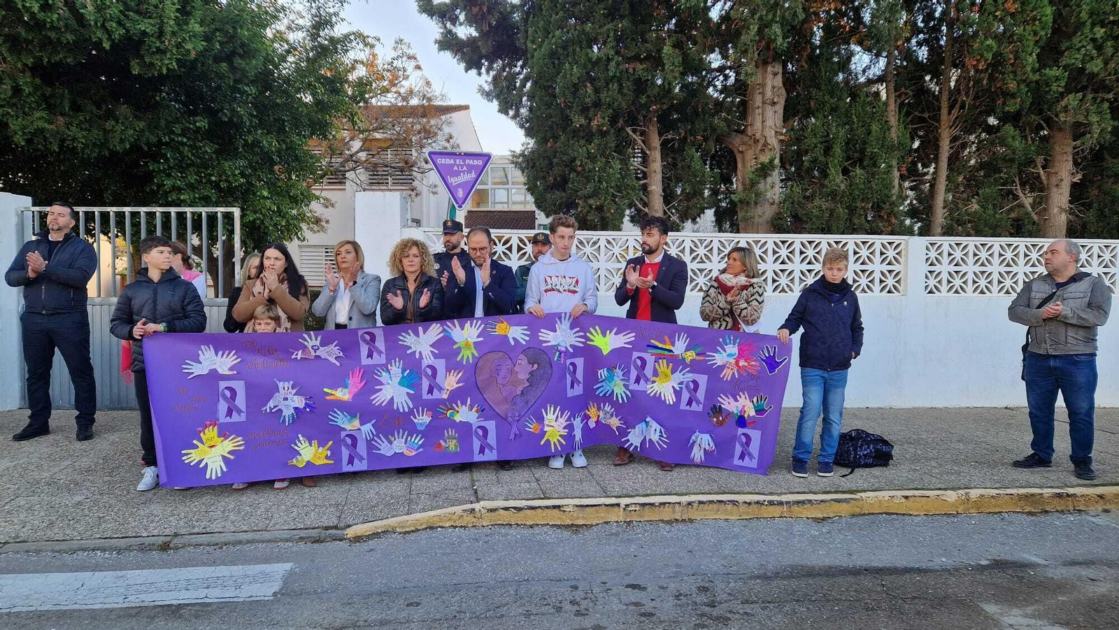 El alcalde, con la comunidad comunicativa de Castellar.