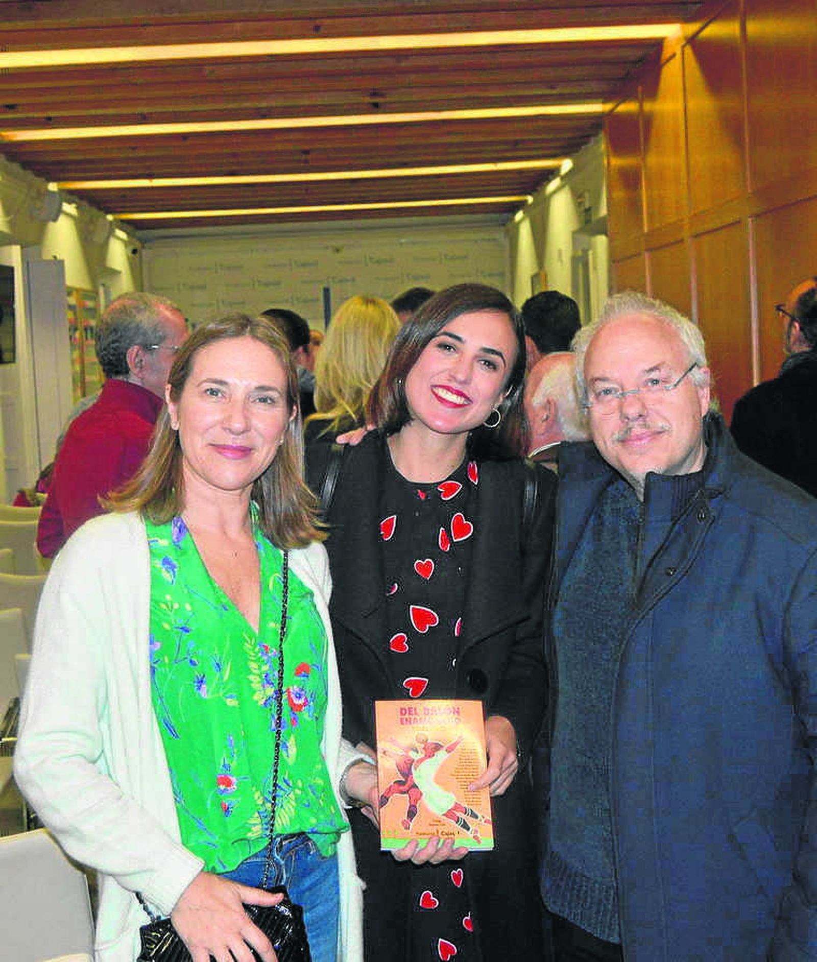 Lourdes Acosta, Lola Cazalilla y José Vicente Barcia, durante la presentación en la Fundación Cajasol.