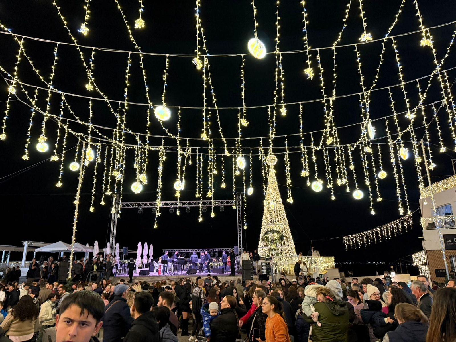 Mojácar refuerza sus líneas de autobuses con motivo de las fiestas navideñas.