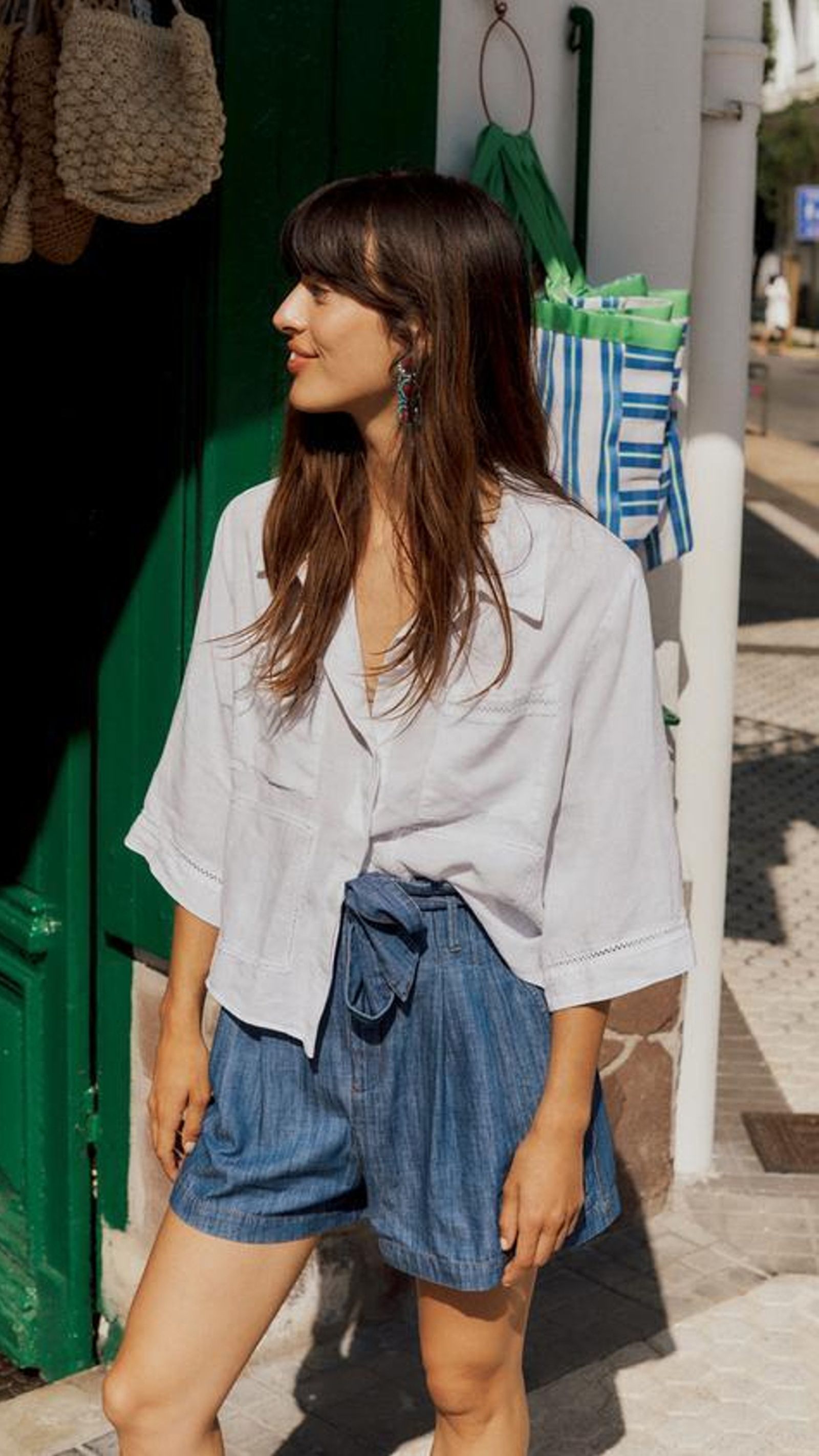 Bermudas vaqueras con lazada de Zara.