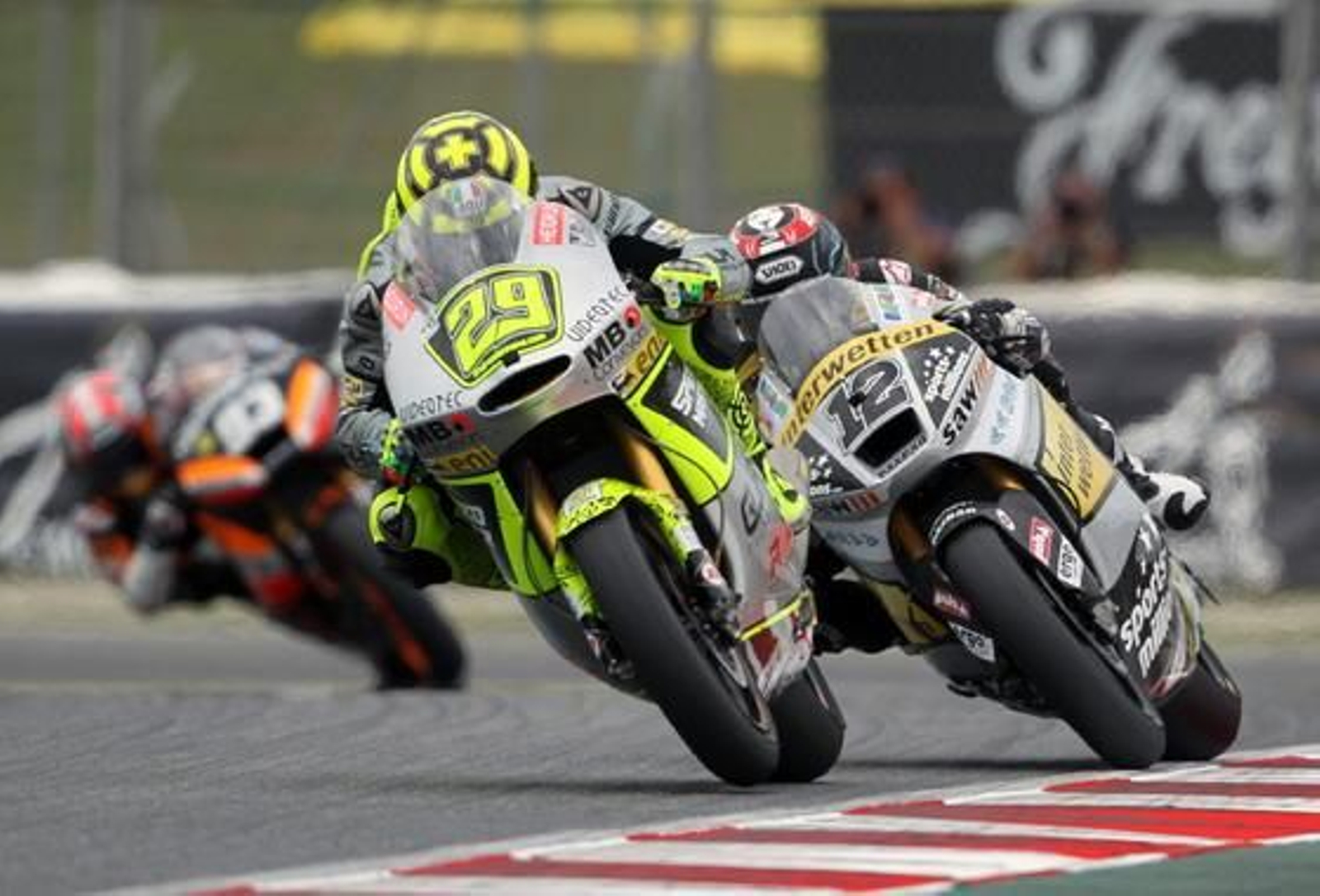 Las imágenes de la carrera de Moto2 del Gp de Cataluña.

Foto: EFE