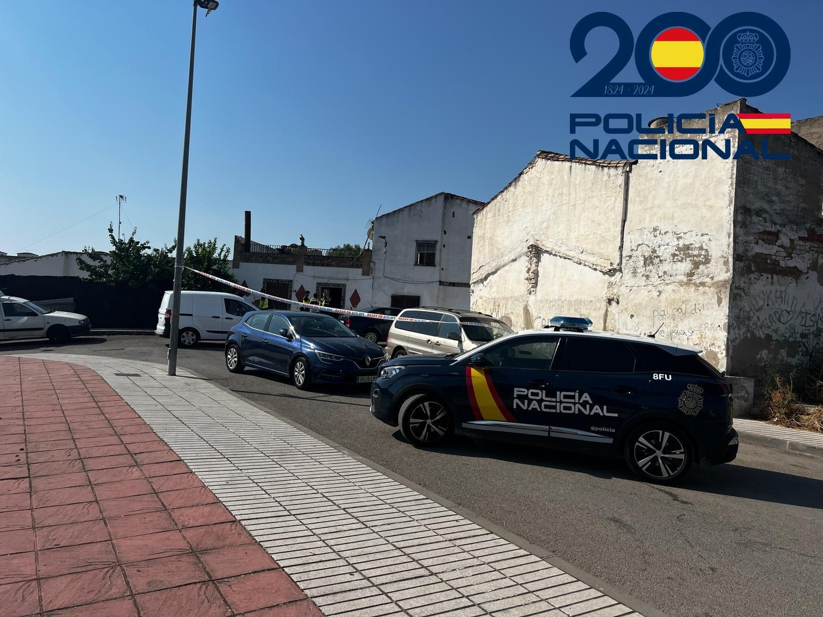 Vehículo de la Policía Nacional durante el desarrollo del dispositivo en Linares.