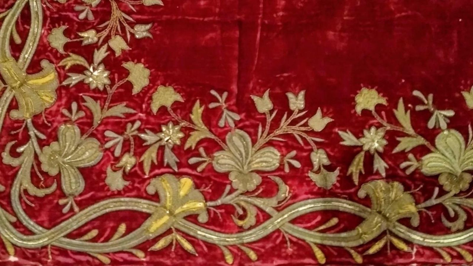 Detalle del conocido como manto Isabelino de Ecce-Homo, realizado en 1844.