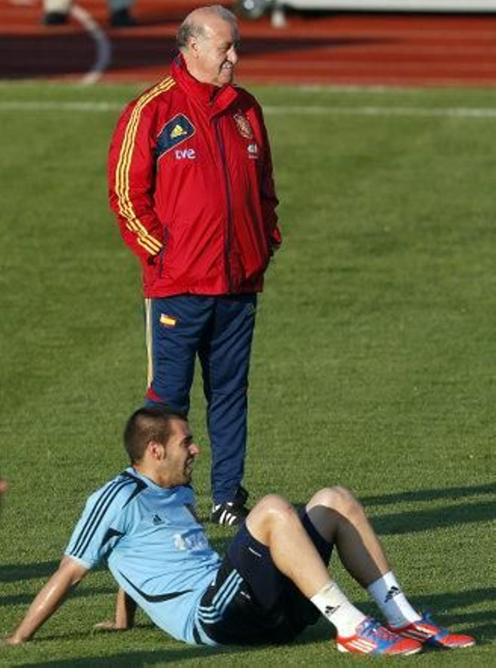 España se entrena sobre mojado y sin pistas del once