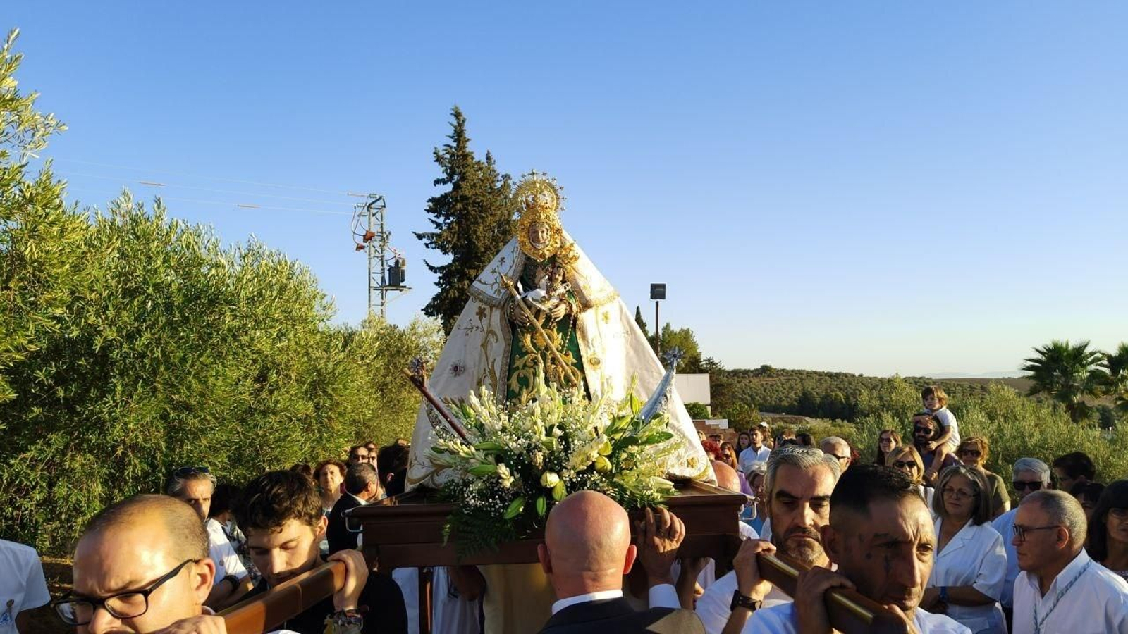 Santaella celebra el 450 aniversario de la primera salida procesional de la Virgen del Valle, en fotografías