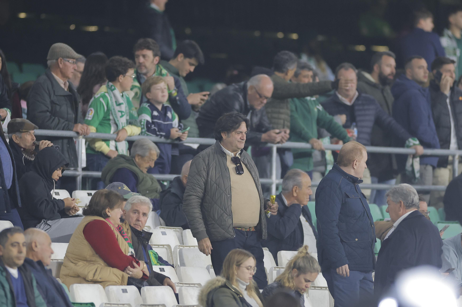 Búscate en las fotos del Betis-Las Palmas