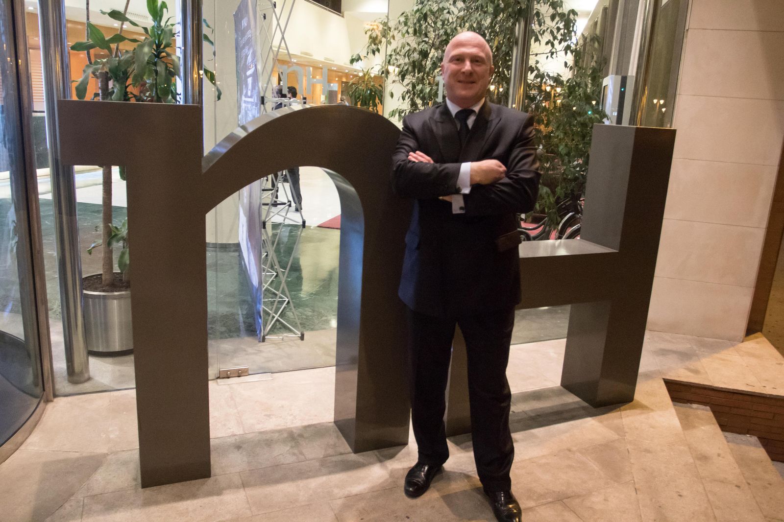 Hugo Rovira posa en un hotel NH en Málaga.