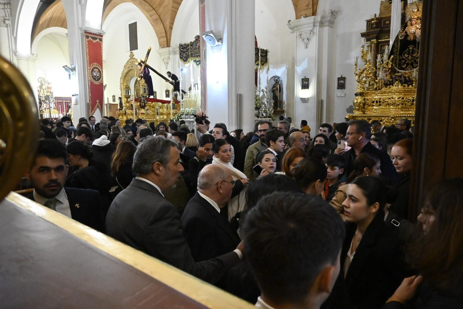 Las mejores imágenes del Miércoles Santo: Hermandad de la Santa Cruz