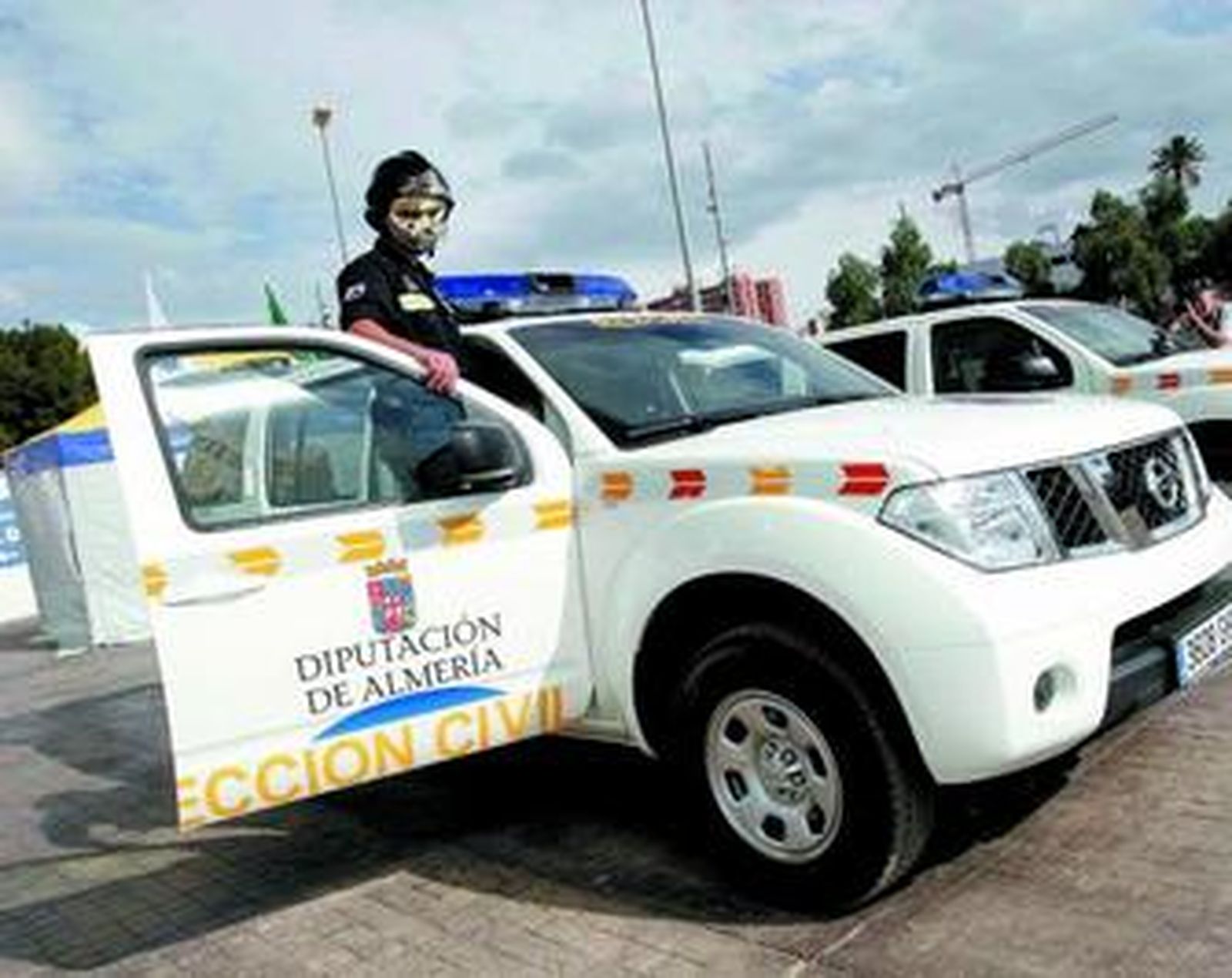 Los voluntarios de Protección Civil ya pueden disfrutar de los dos nuevos vehículos.