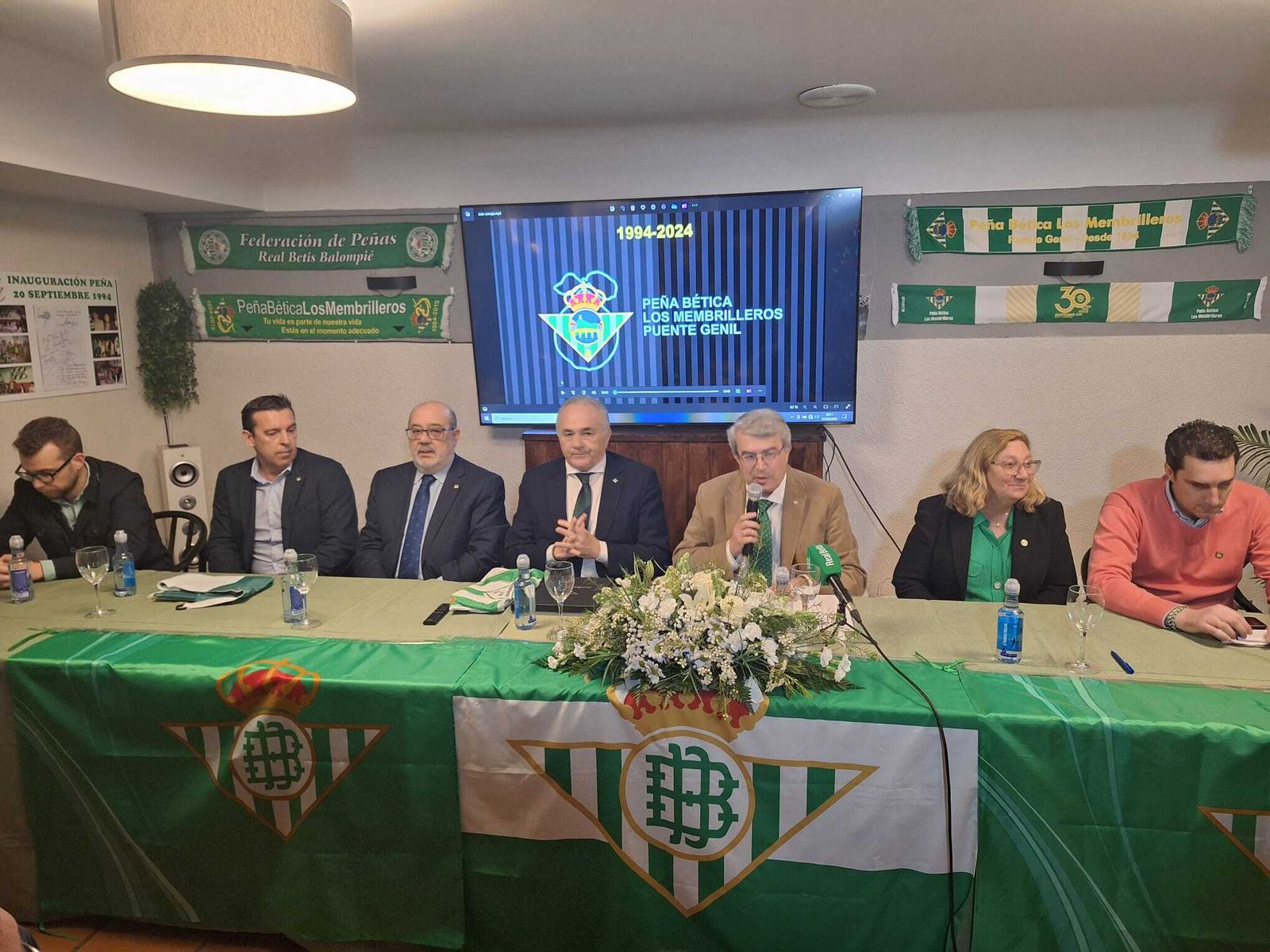 Rafael Gordillo y Juanjo Cañas, durante el acto de la peña bética Los Membrilleros.