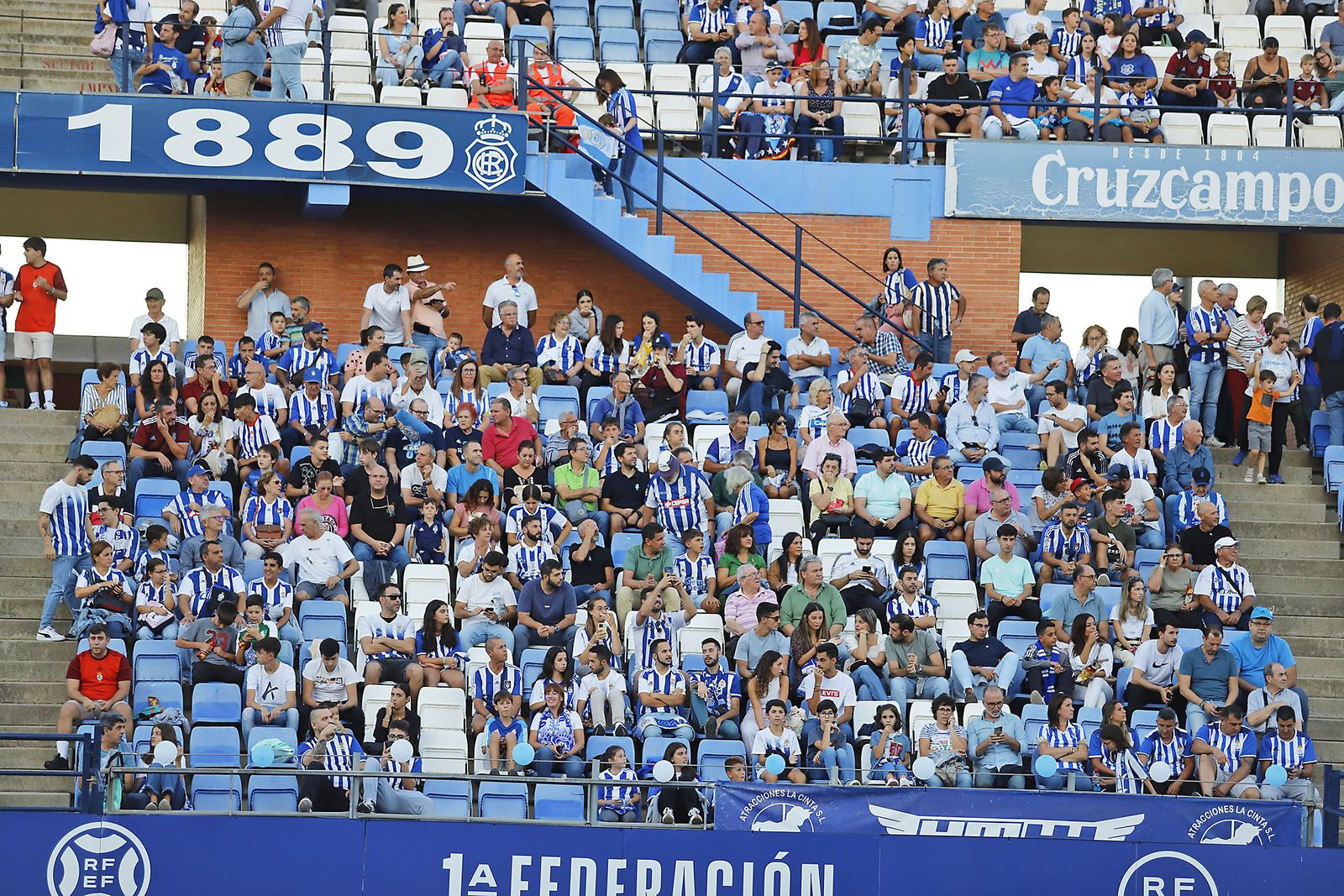 Imágenes del ambiente en el encuentro entre el Recreativo de Huelva y el CD Castellón