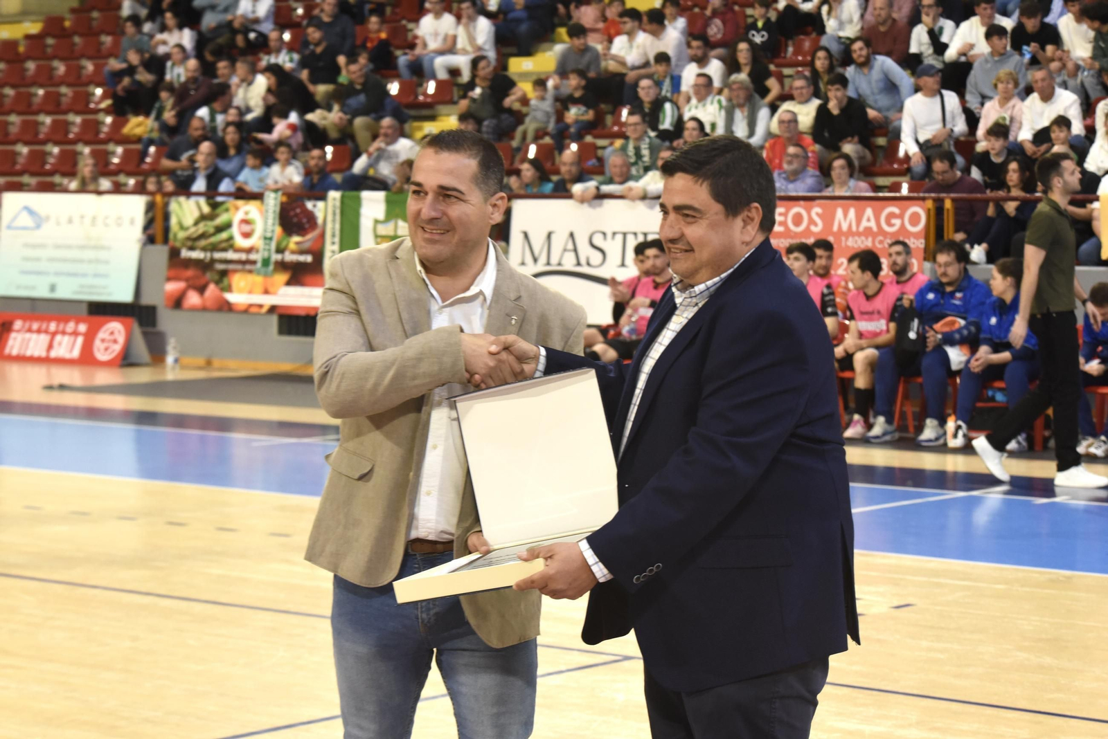 Las mejores fotos del ambiente en Vista Alegre para el Córdoba Futsal - AD Sala 10 Zaragoza