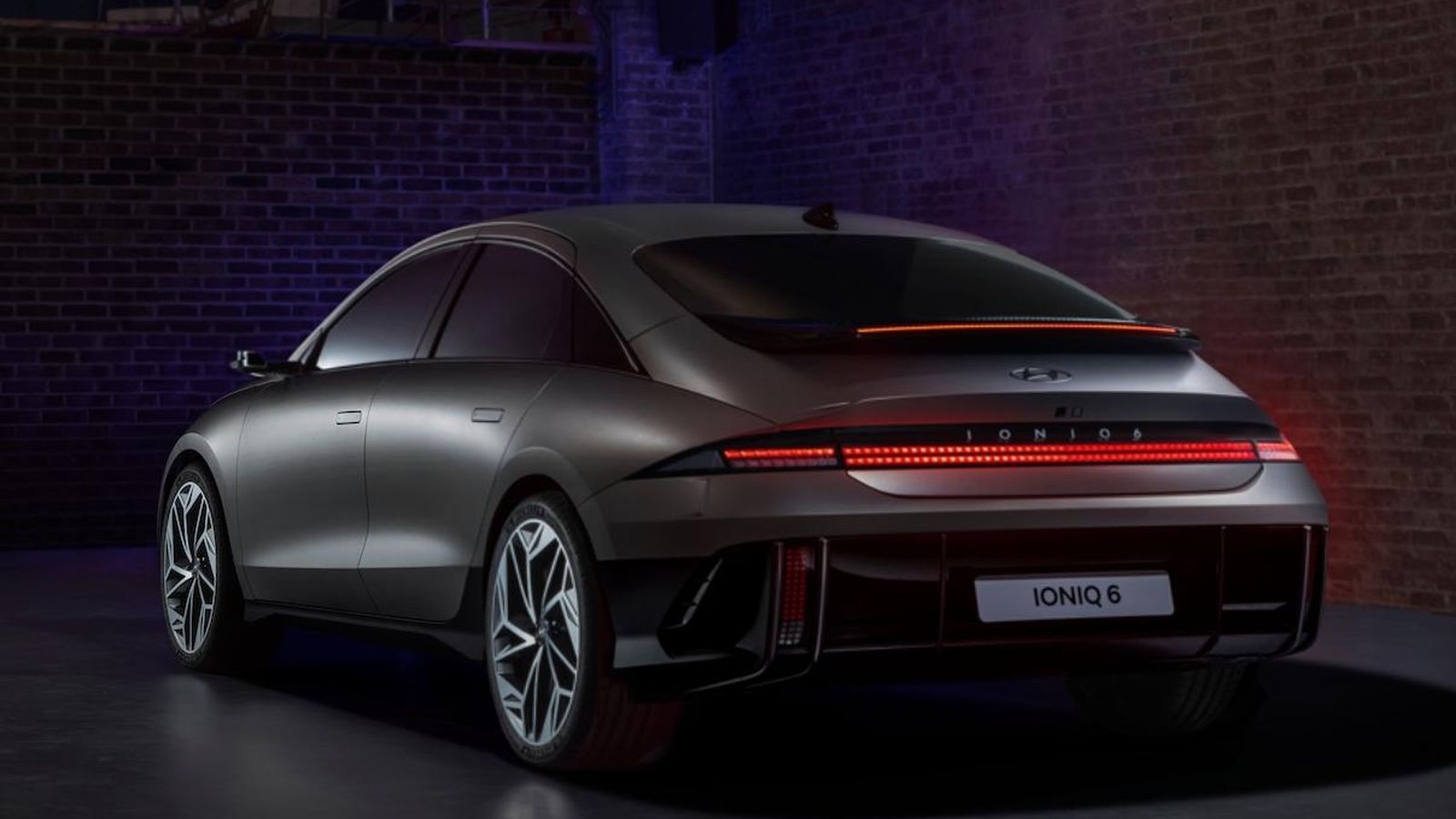 Está confirmada una gama con, al menos, dos capacidades de batería: 53 y 77,4 kWh. En el primer caso se usarían sólo motores en el eje trasero; en el segundo, se añadiría a esa posibilidad contar con versiones de tracción total.