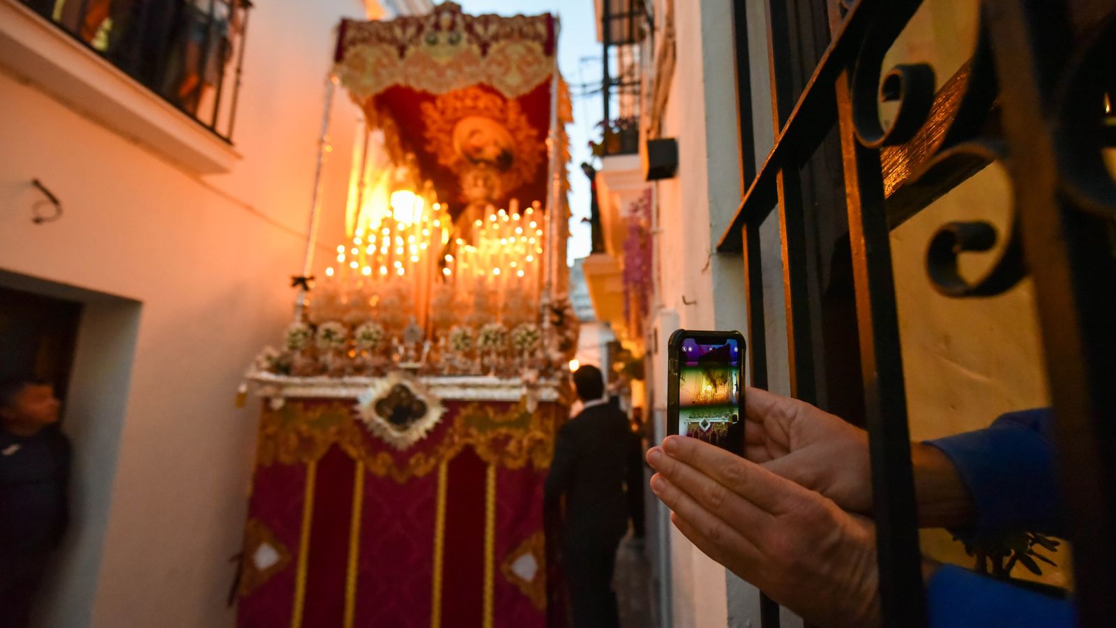 Fotos del Lunes santo en Tarifa: Nuestro Padre Jesús en la Oración en el Huerto y Nuestra Madre de Dios y del Rosario