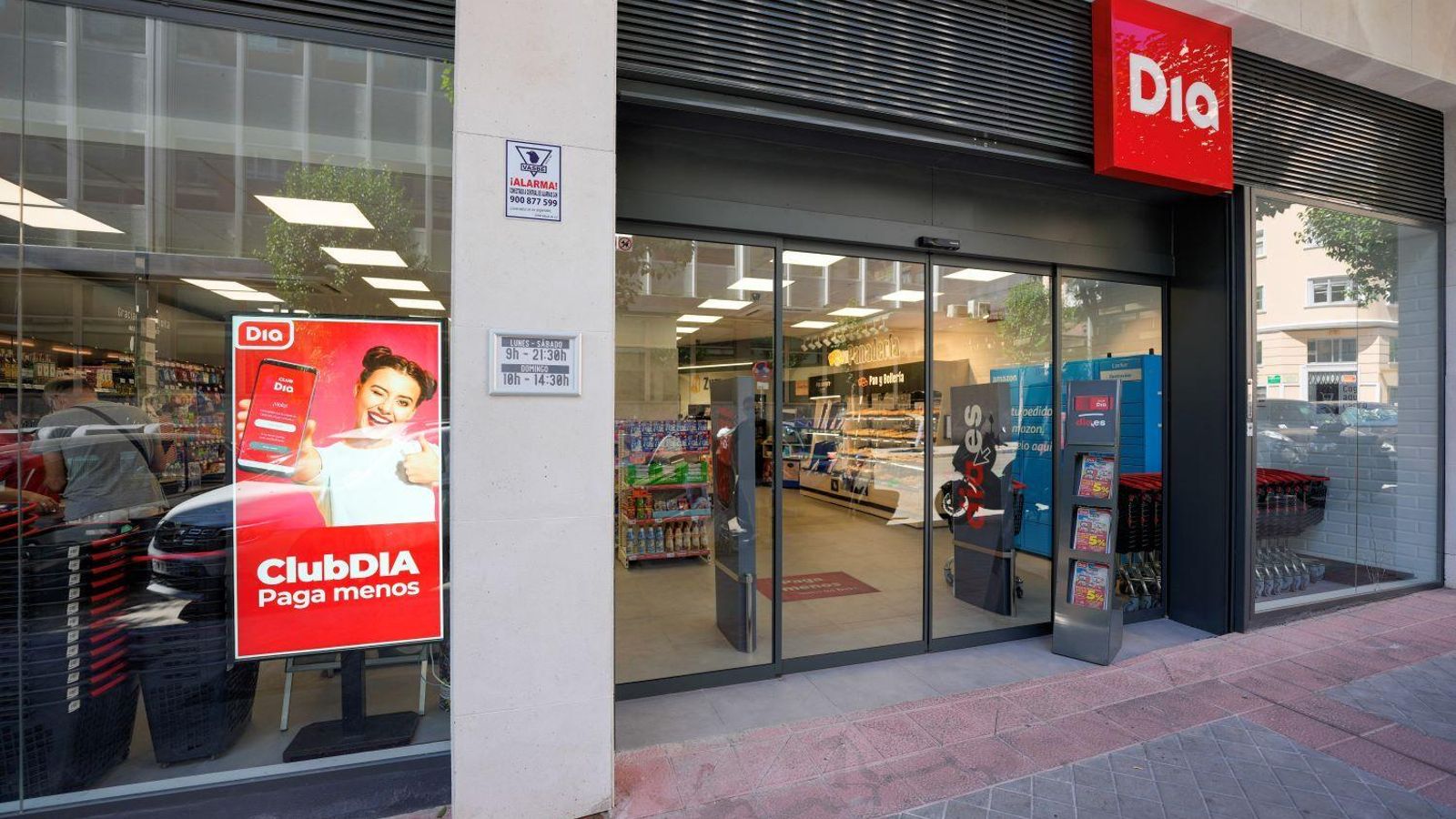 Fachada de un supermercado del Grupo Dia
