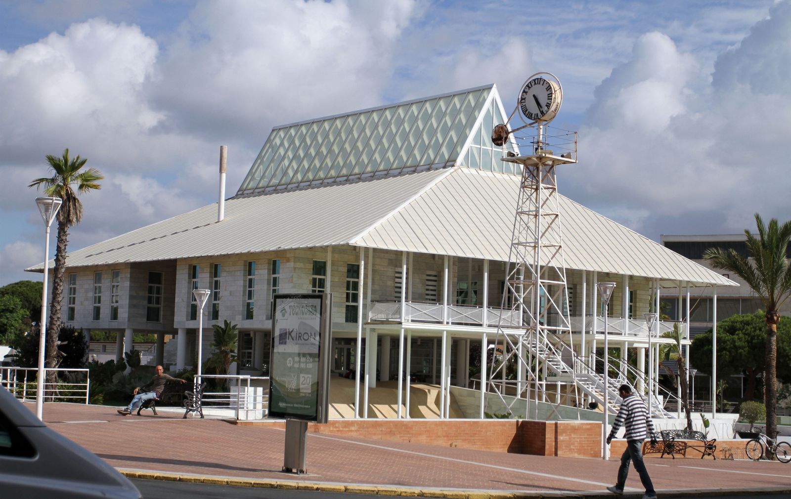 Exterior del edificio del Ayuntamiento de Punta Umbría.