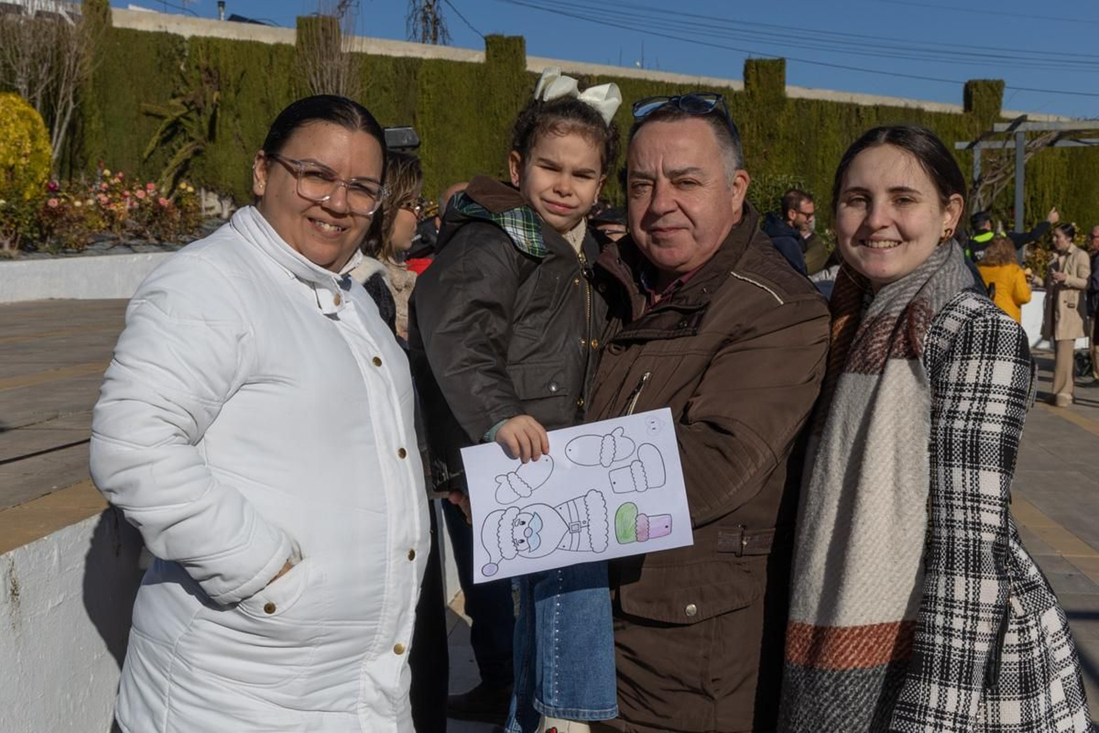 Chocolatada solidaria, caravana de coches, campanadas infantiles y juegos para los más pequeños en Monte Lope Álvarez