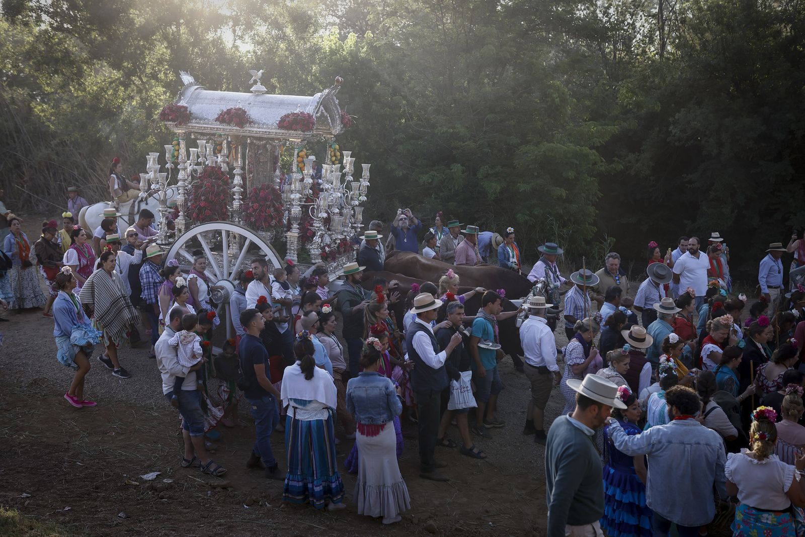 El paso de Triana y Sevilla por el Vado del Quema, en imágenes