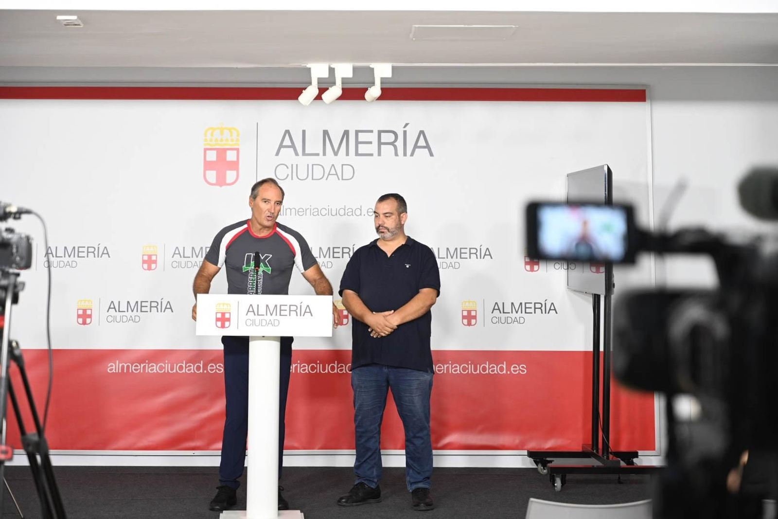 Antonio Casimiro y Jesús Díaz en la presentación de la IX Carrera Nocturna Contra el Cáncer.