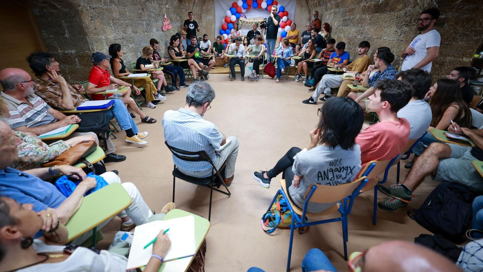Asamblea de la plataforma ciudadana Cádiz Resiste.