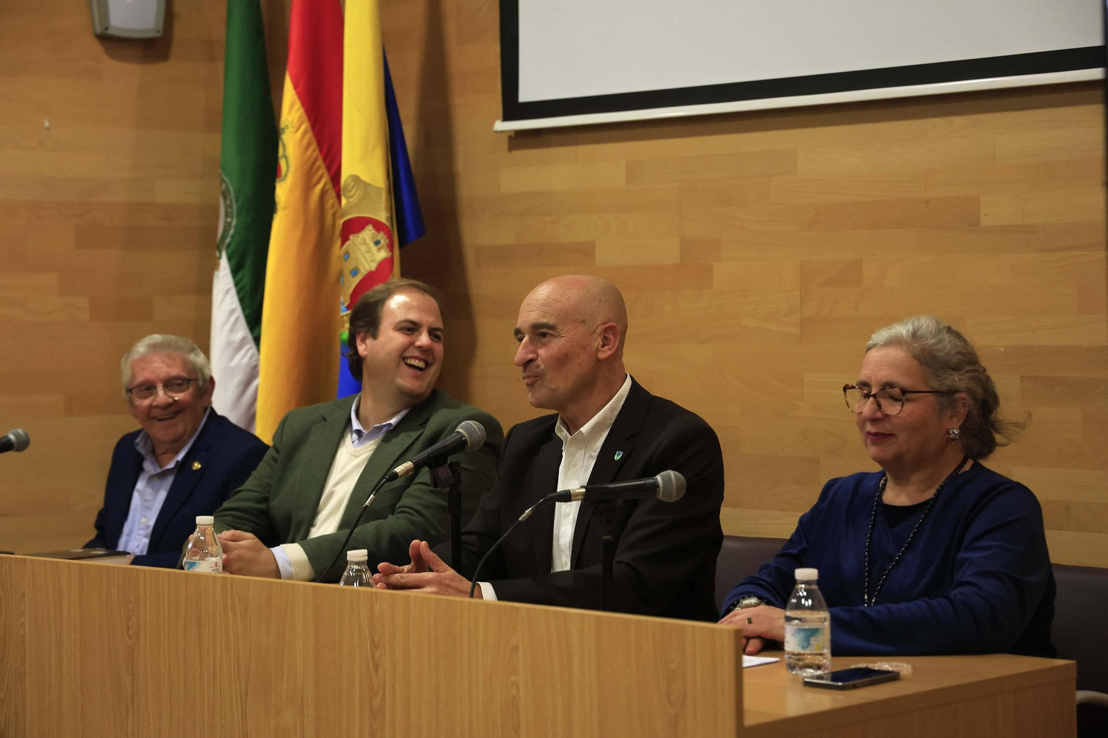 Las fotos de la presentación del libro de Ángel Sáez 'Como el viento de Levante'