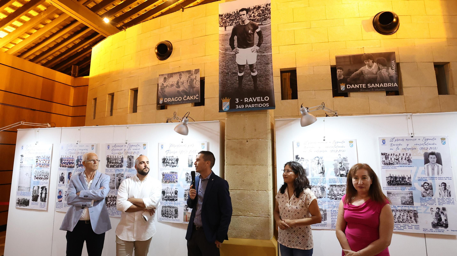 Inauguración de la exposición por el  75 aniversario del Xerez CD