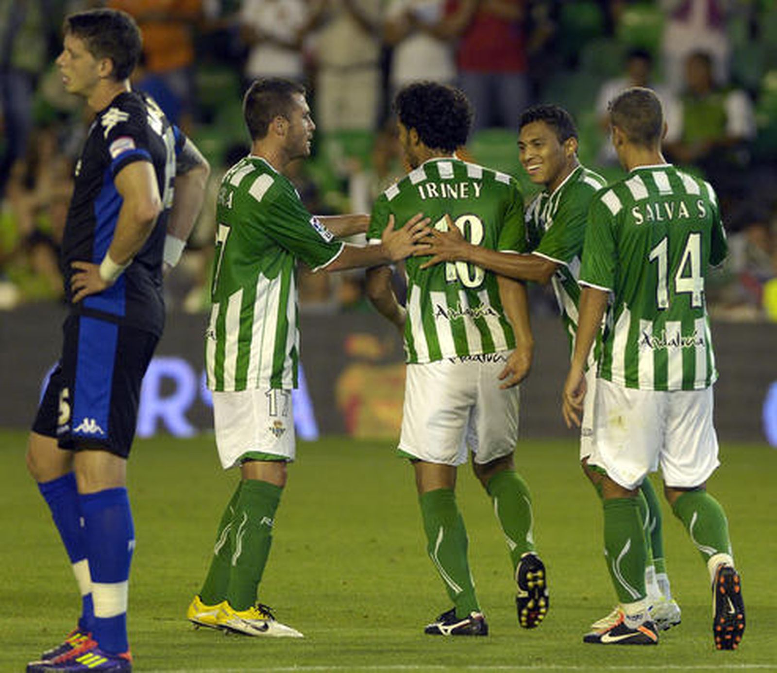 Imágenes del partido entre el Real Betis y el Portsmouth inglés.

Foto: Manuel Gómez