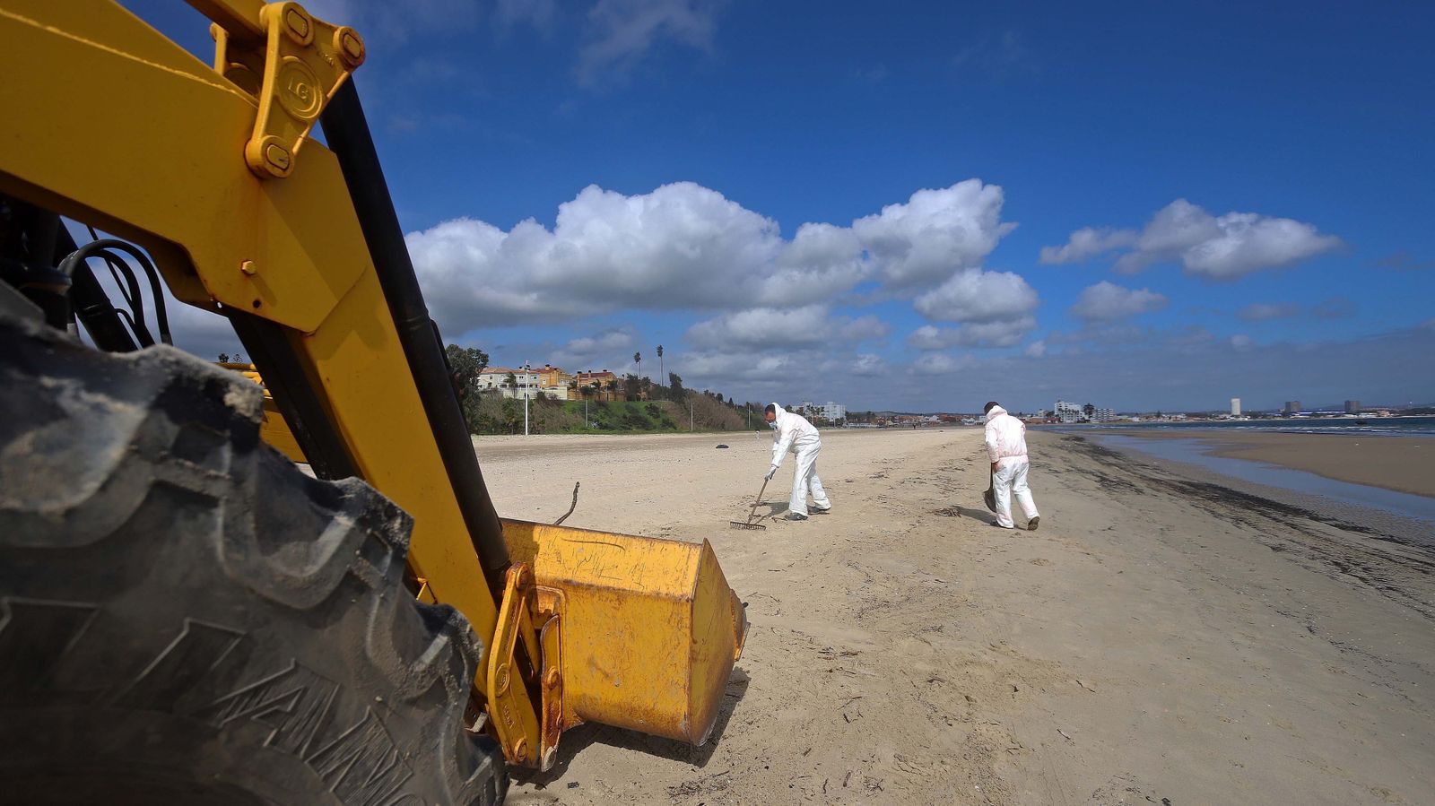 Restos de combustible del AM Ghent en Algeciras