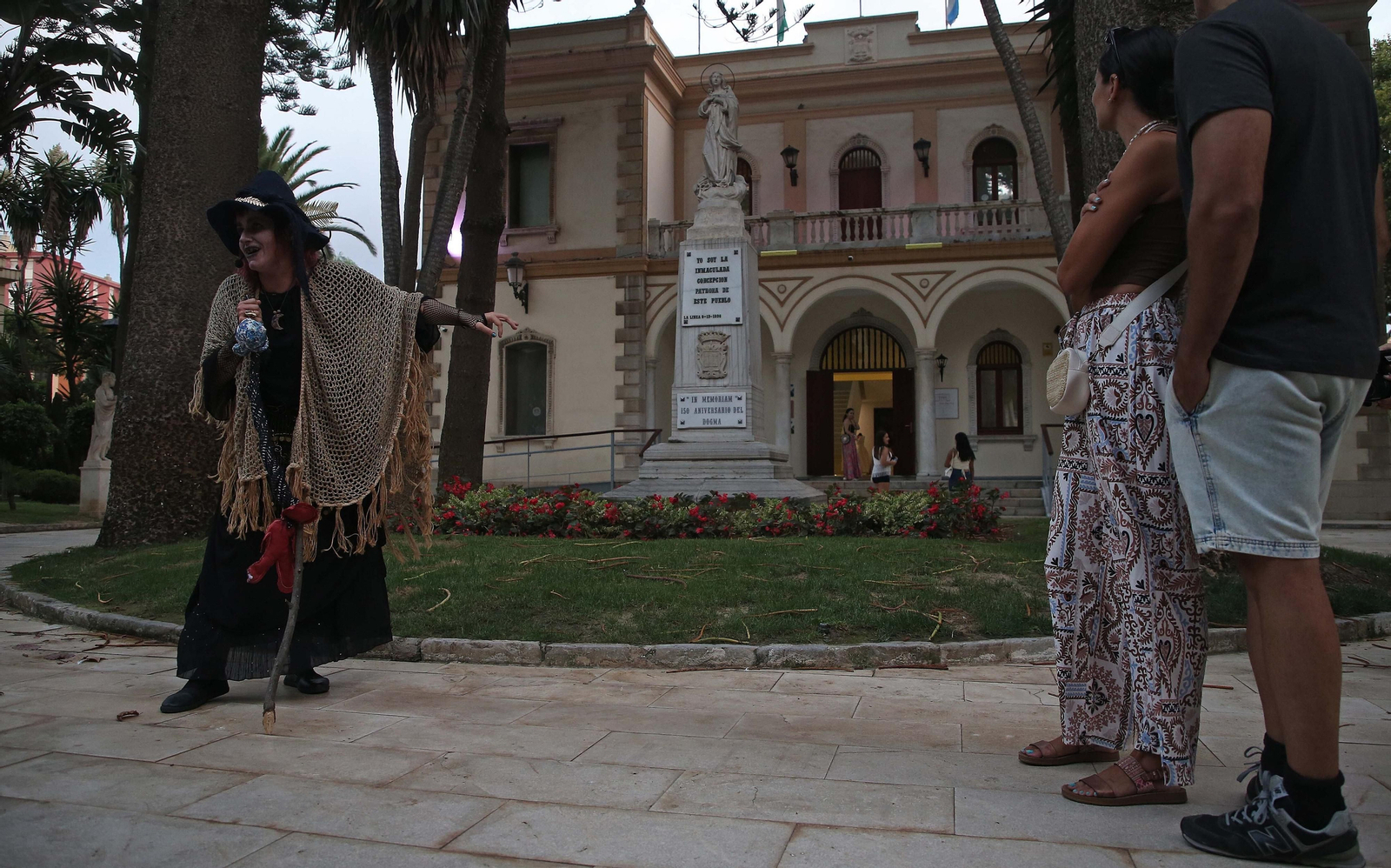 La primera ruta turística teatralizada por el centro de La Línea, en imágenes