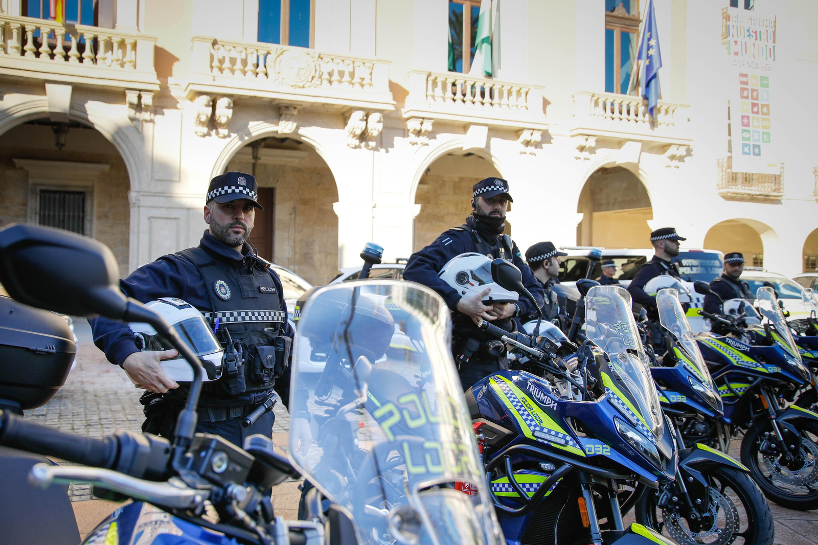 Presentación vehículos y motos policía local en imágenes