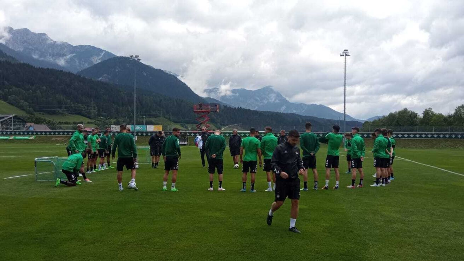 Jornada de trabajo del Betis en la concentración en Austria.