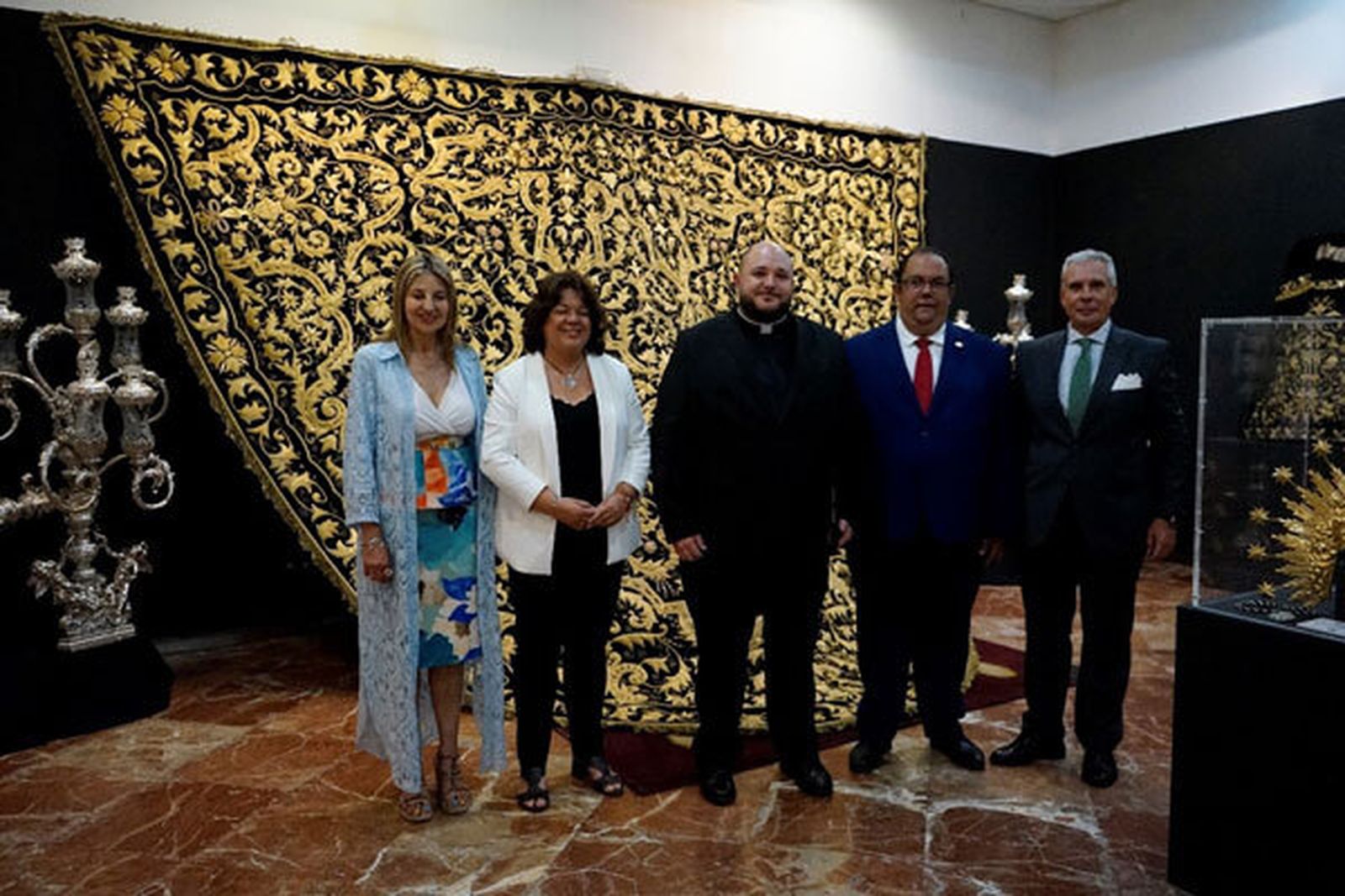 Al acto de inauguración asistieron el director espiritual y la alcaldesa de la localidad