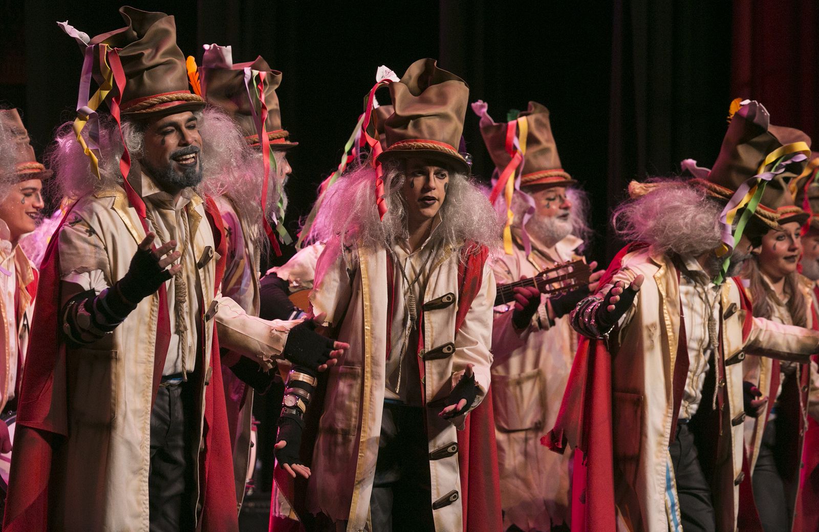 Algunos de los componentes de la comparsa Los batallitas.