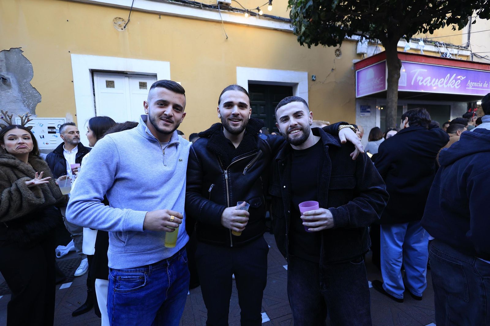 La Línea explota de gente en la tardebuena más animada, en imágenes