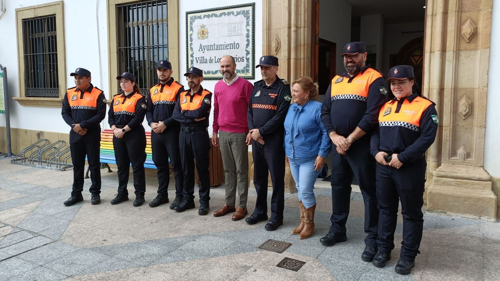 Los voluntarios de Protección Civil de Los Barrios, con el alcalde.