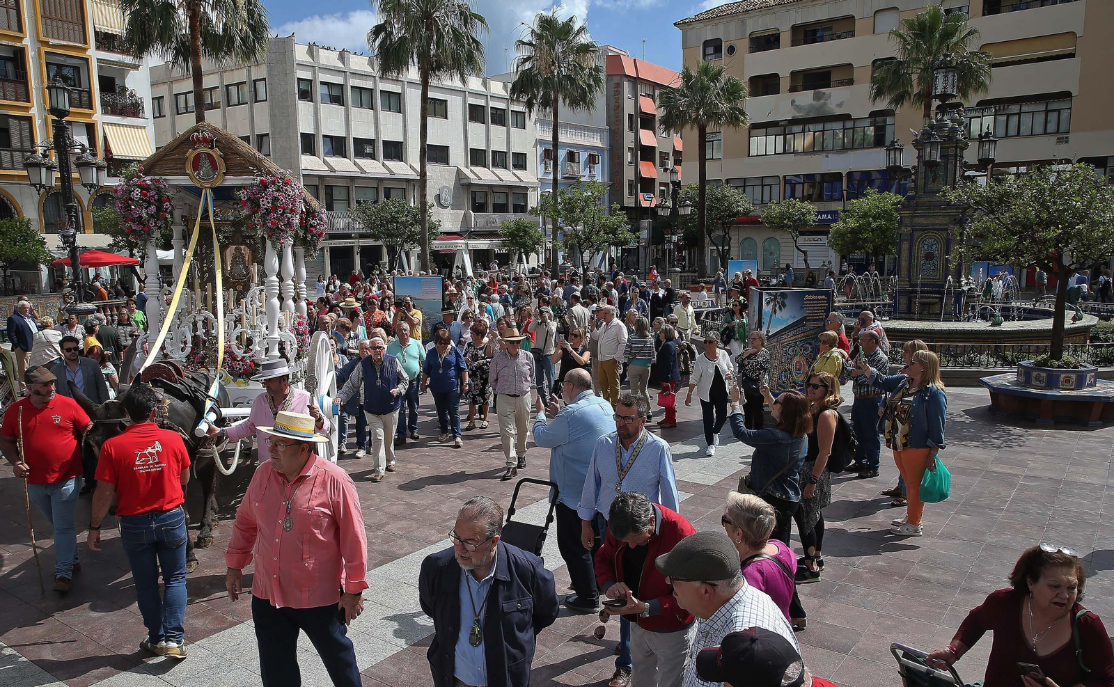 El comienzo de la peregrinación de la Hermandad del Rocío de Algeciras, en imágenes