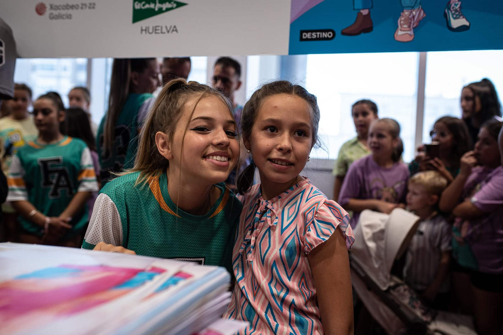 Imágenes de la firma de libros de la youtuber Indy en El Corte Inglés