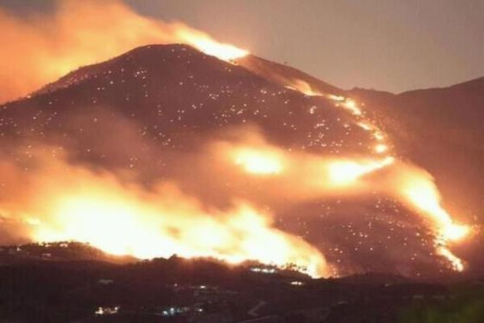 Imágenes del incendio de la Costa del Sol

Foto: EFE/ Reuters/ Lectores