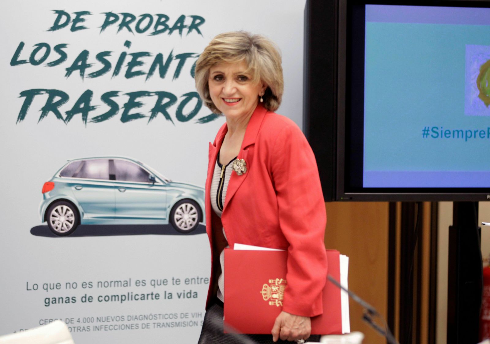 María Luisa Carcedo presenta la campaña para prevenir las infecciones de transmisión sexual.