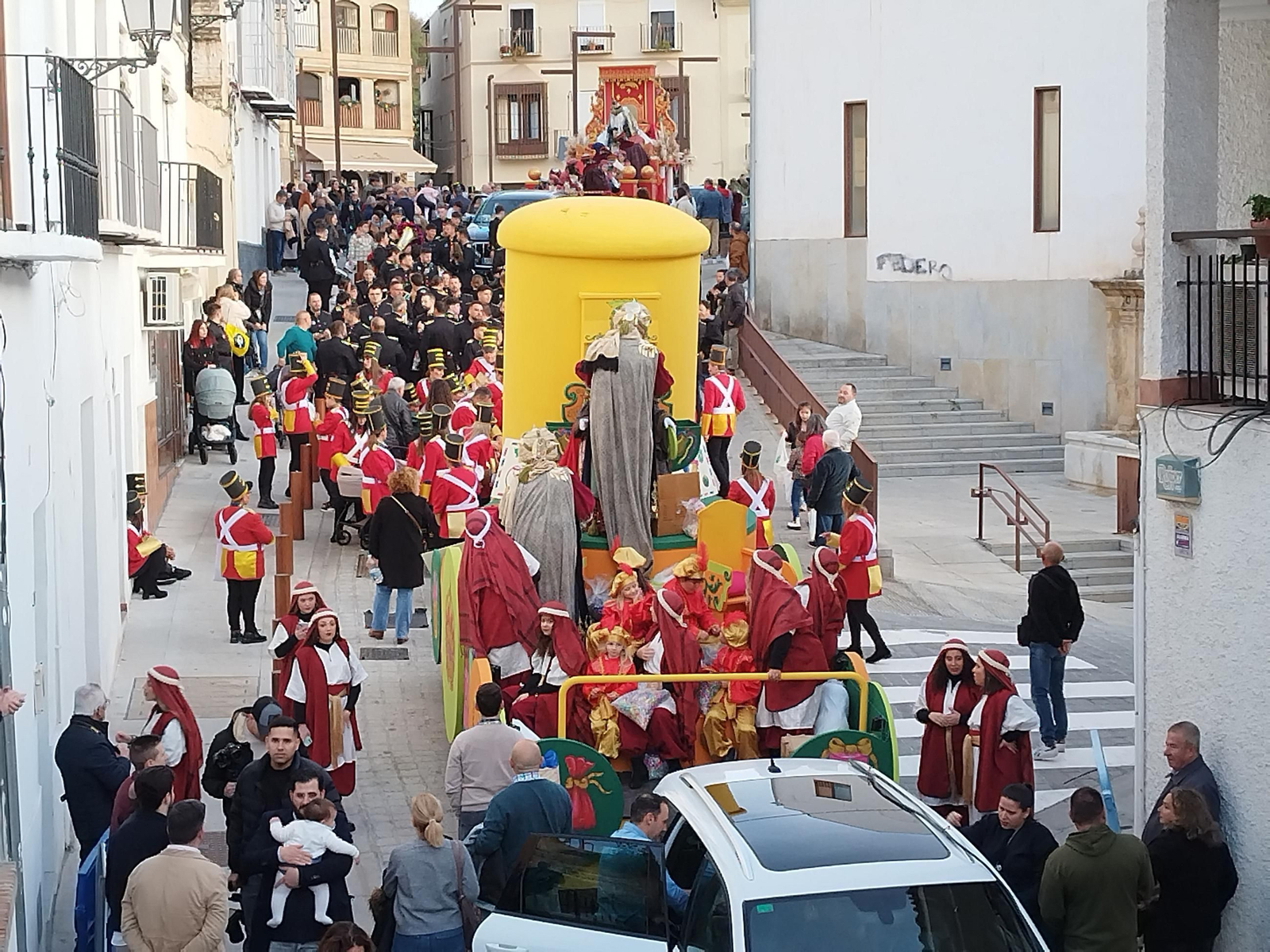 Las calles de Vélez-Málaga se llenan para recibir a los Reyes Magos