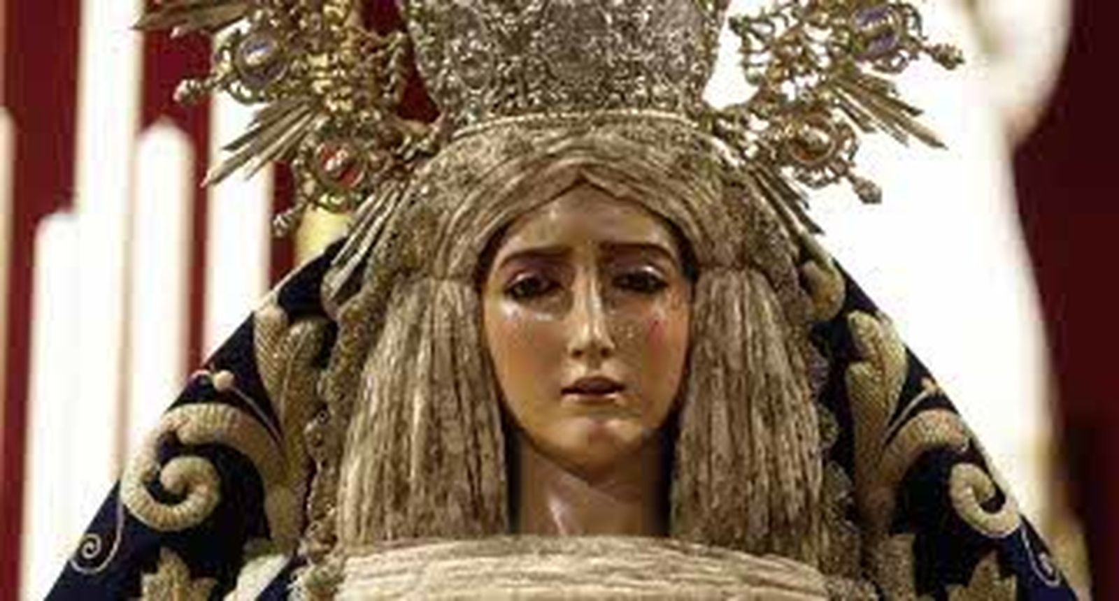 La Virgen del Dulce Nombre, en el presbiterio de San Lorenzo. / Juan Carlos Muñoz