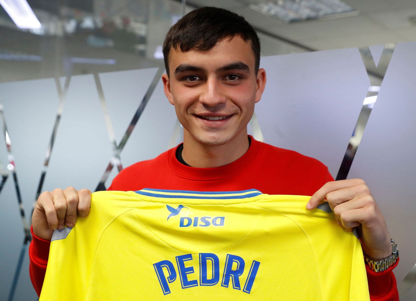 Pedri, en su presentación como jugador de Las Palmas.